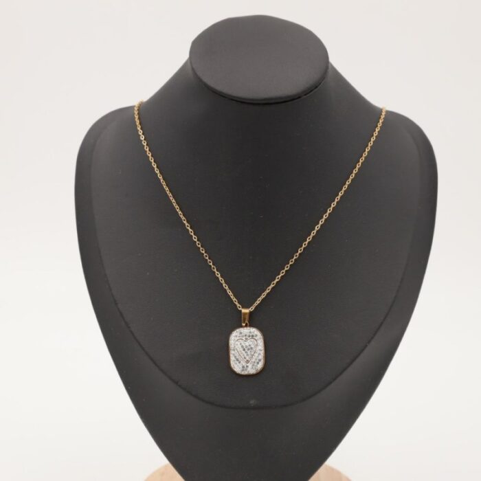 ⁦سلسال مستطيل زركون محفور قلب في النص لون ذهبي⁩ - الصورة ⁦3⁩