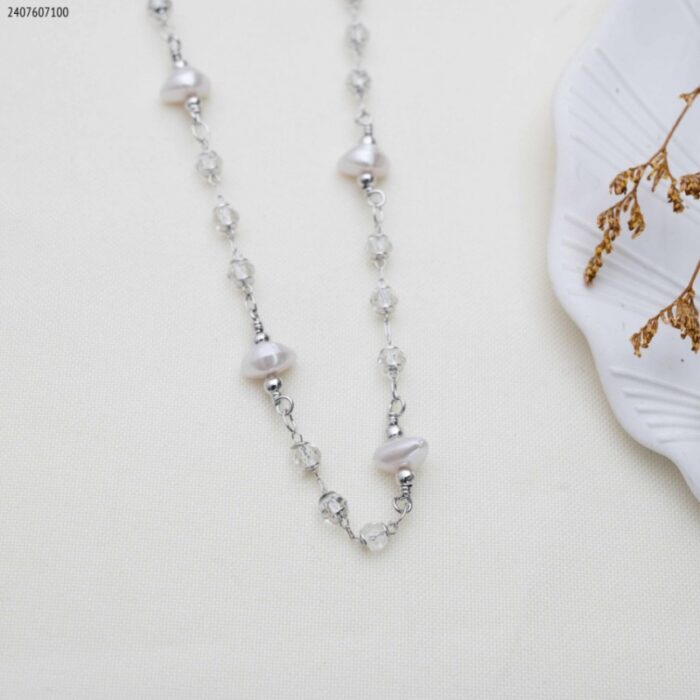 103383713_685ebe8792c90 سلسال حبات لولو مع احجار زركون لون فضي - الصورة 1