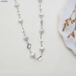 سلسال حبات لولو مع حلقات مربعة لون فضي