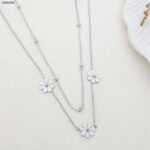 سلسال طبقتين طابات مع 3 وردات لون فضي