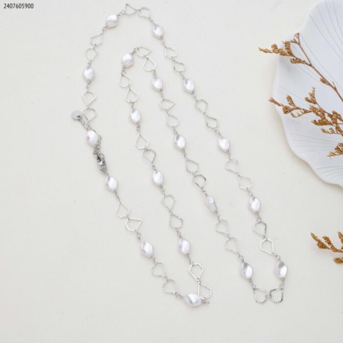 103383749_685ebebc0f72f سلسال حبيبات لولو وحلقات شكل دمعة لون فضي - الصورة 1