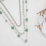 سلسال جنزير ثلاثة طبقات مع خرز ولولو لون فضي