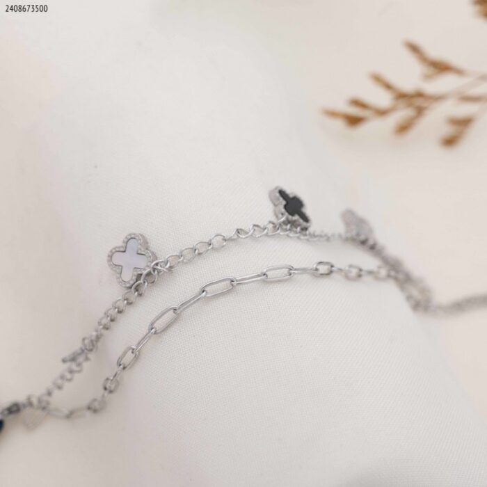 103383775_685ebede69606 سوار طبقتين مع ورد البرسيم لون فضي - الصورة 1