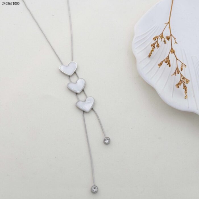 103383802_685ebf07b7f18 سلسال مع قلوب لون فضي - الصورة 1