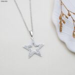 سلسال نجمة كبيرة فارغة اطارين لون فضي