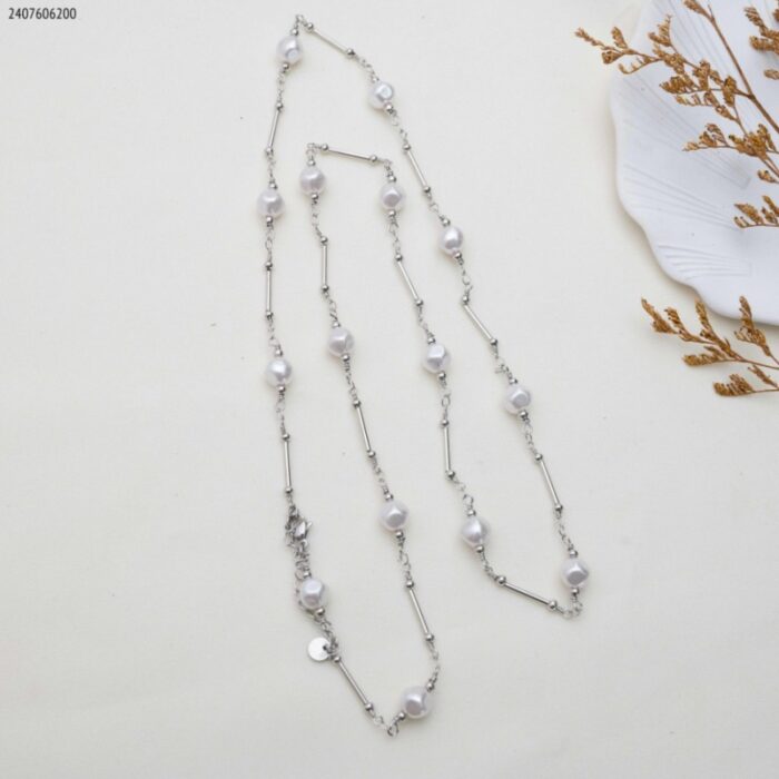 103383812_685ebf129bee1 سلسال حبات لولو مع طابات صغيرة لون فضي - الصورة 1