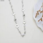 سلسال حبات لولو ومربعات لون فضي