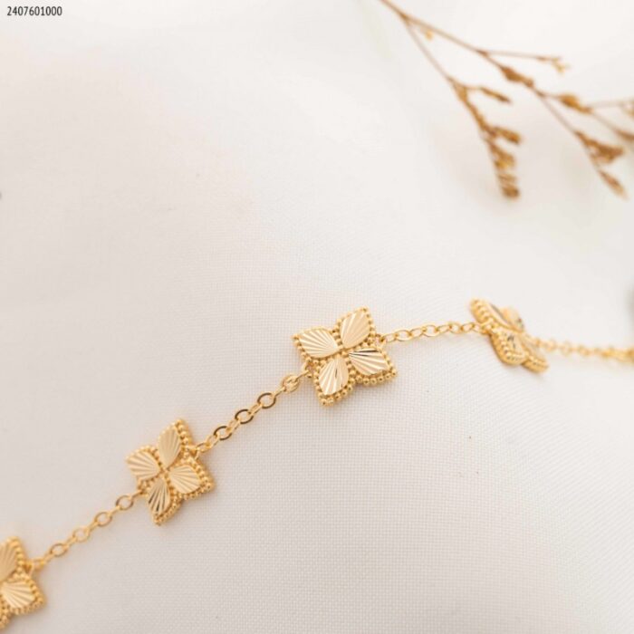 103383816_685ebf1574545 سوار بتصميم وردات لون ذهبي - الصورة 1