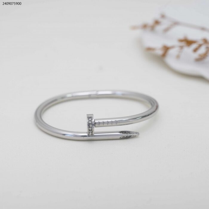 103383830_685ebf4e4ce00 سوار شكل مسمار مع زركون لون فضي - الصورة 1