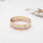 طقم أساور بألوان مختلفة - ماركة