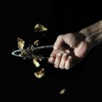 ⁦كسّارة بندق ولوز وجوز - قوية وذات جودة ممتازة- حجم محمول وصغير الحجم، سهل ومريح للحمل.⁩ - الصورة ⁦4⁩