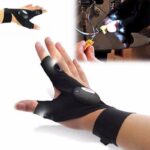 قفاز كفوف مصباح يدوي LED كف واحد لليد اليمنى - مثالي عند الجري الليلي أو في التخييم وركوب الدراجات لون أسود