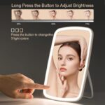 ⁦مرآة مكياج شاشة تعمل باللمس مع إضاءة LED ذات 3 مستويات وحامل قابل للطي، مرآة مربعة الشكل - المقاس: 18*12.5 سم⁩ - الصورة ⁦2⁩