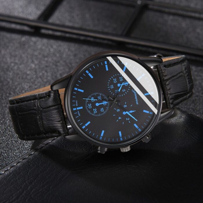 ⁦ساعة كوارتز رجالية حزام جلد - أرضية سوداء وعقارب باللون الأزرق - ماركة Geneva⁩ - الصورة ⁦1⁩