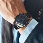 ⁦ساعة كوارتز رجالية حزام جلد - أرضية سوداء وعقارب باللون الأزرق - ماركة Geneva⁩ - الصورة ⁦3⁩