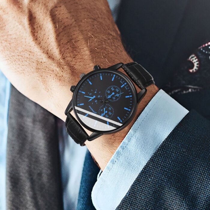 ⁦ساعة كوارتز رجالية حزام جلد - أرضية سوداء وعقارب باللون الأزرق - ماركة Geneva⁩ - الصورة ⁦3⁩