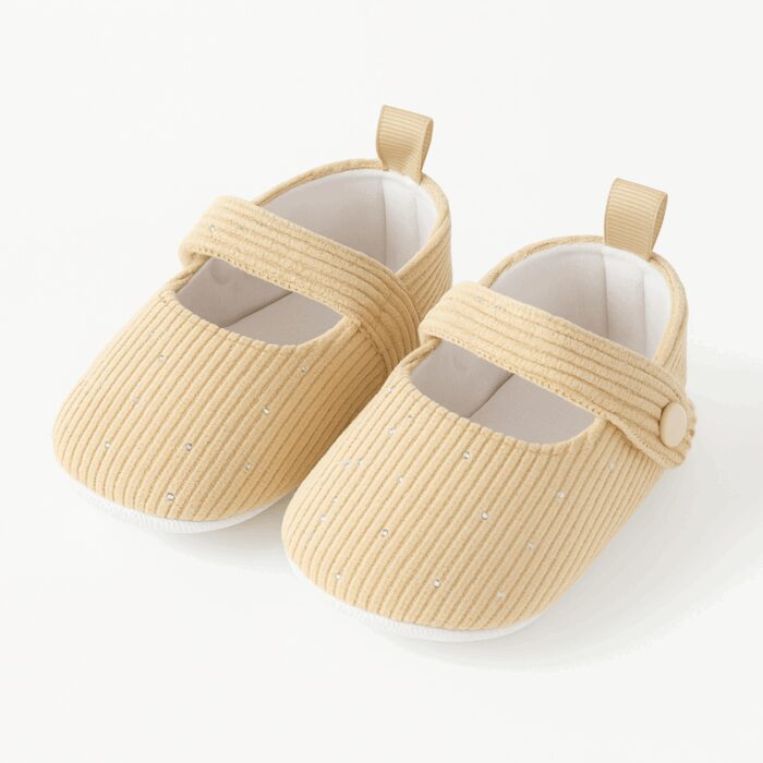 103384178_685ec2bf2bca1 حذاء للأطفال لون بيج حديثي الولادة - الصورة 1