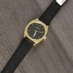 ساعة نسائية دائرية مع حزام جلدي (اللون: ذهبي و اسود)