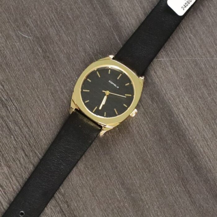 103384262_685ec38a08526 ساعة نسائية دائرية مع حزام جلدي (اللون: ذهبي و اسود) - الصورة 1