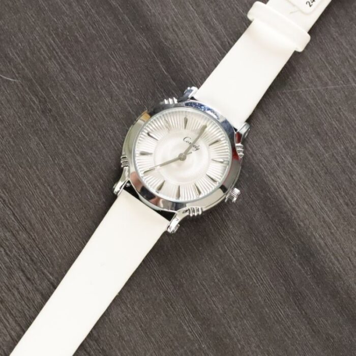 103384267_685ec38b93ca0 ساعة نسائية دائرية مع حزام جلدي (اللون: ذهبي وفضي) - الصورة 1