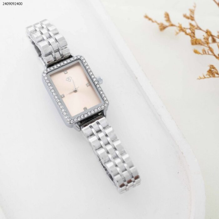 103384283_685ec3c49d116 ساعة نسائية مستطيلة مع زركون (اللون: فضي) - الصورة 1