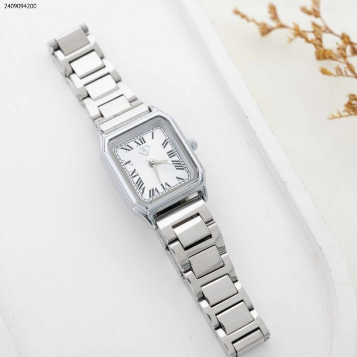 103384291_685ec3ccb787b ساعة نسائية مربعة (اللون: فضي) - الصورة 1