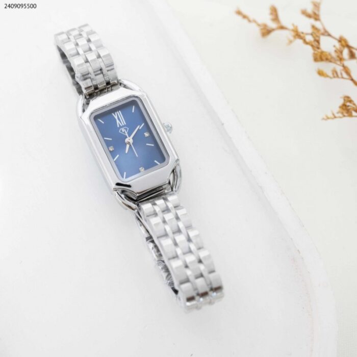 103384297_685ec3d3ecf55 ساعة ستاتي مستطيلة مع زركون (اللون: فضي) - الصورة 1