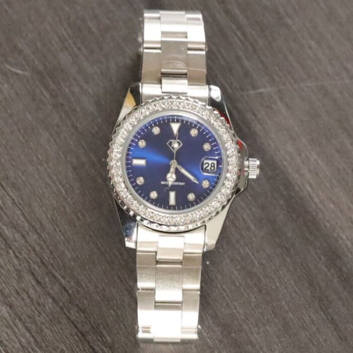 103384310_685ec3e23a1e8 ساعة نسائية دائرية مع زركون وحزام معدني (اللون: فضي) - الصورة 1