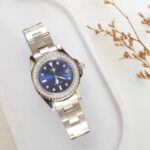 ⁦ساعة نسائية دائرية مع زركون وحزام معدني (اللون: فضي)⁩ - الصورة ⁦2⁩