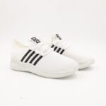 حذاء رياضي للرجال لون أبيض ونعل أبيض