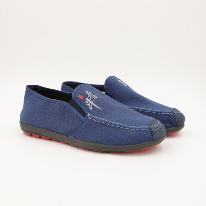 103384343_685ec43294152 حذاء كاجوال لون كحلي ونعل أسود و أحمر - الصورة 1