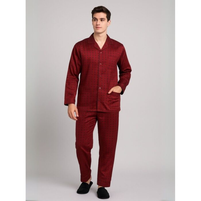 103384400_685ec4d115ae3 بجامة ستان بأكمام طويلة (قميص وبنطلون) للرجال لون خمري - الصورة 1