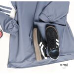 ⁦طقم صيفي للصبايا جاكيت وبنطلون لون بترولي⁩ - الصورة ⁦3⁩