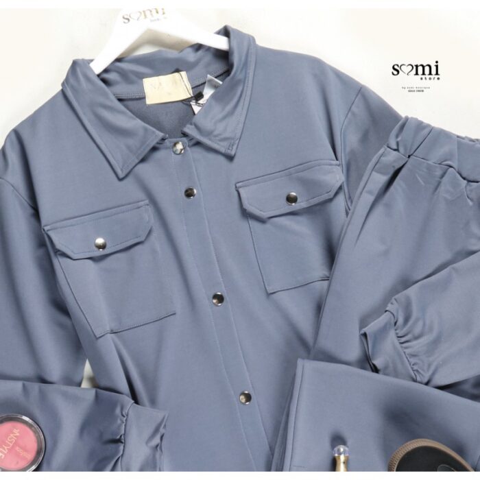 103384570_685ec7197e9a4 طقم صيفي للصبايا جاكيت وبنطلون لون بترولي - الصورة 1