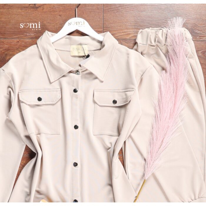 103384572_685ec71c8f444 طقم صيفي للصبايا جاكيت وبنطلون لون بيج - الصورة 1