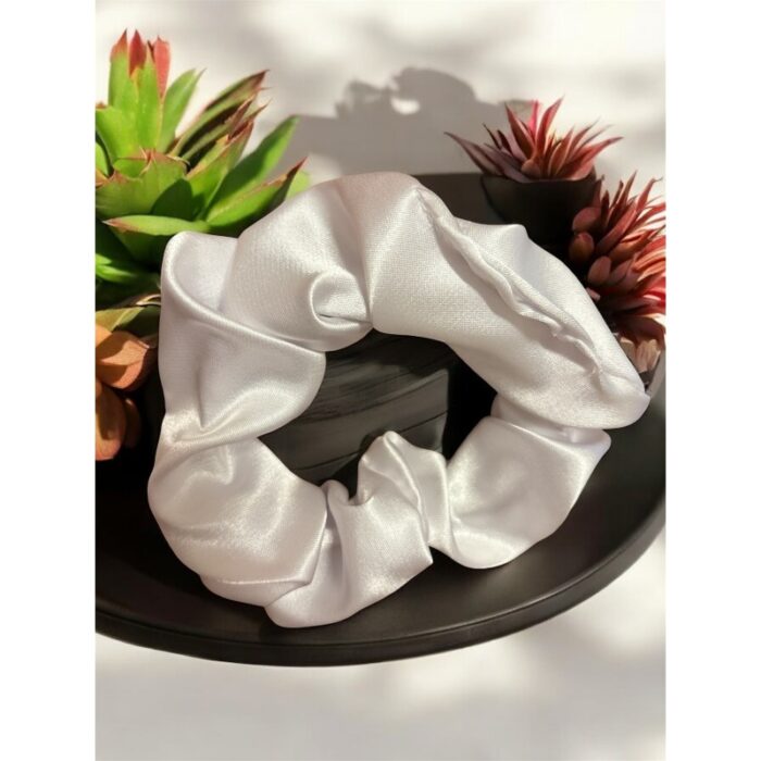103384776_685ec889b2ffd ربطة شعر ستان لون أبيض - الصورة 1