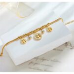 ⁦سوار بشعار شجرة لون ذهبي⁩ - الصورة ⁦3⁩