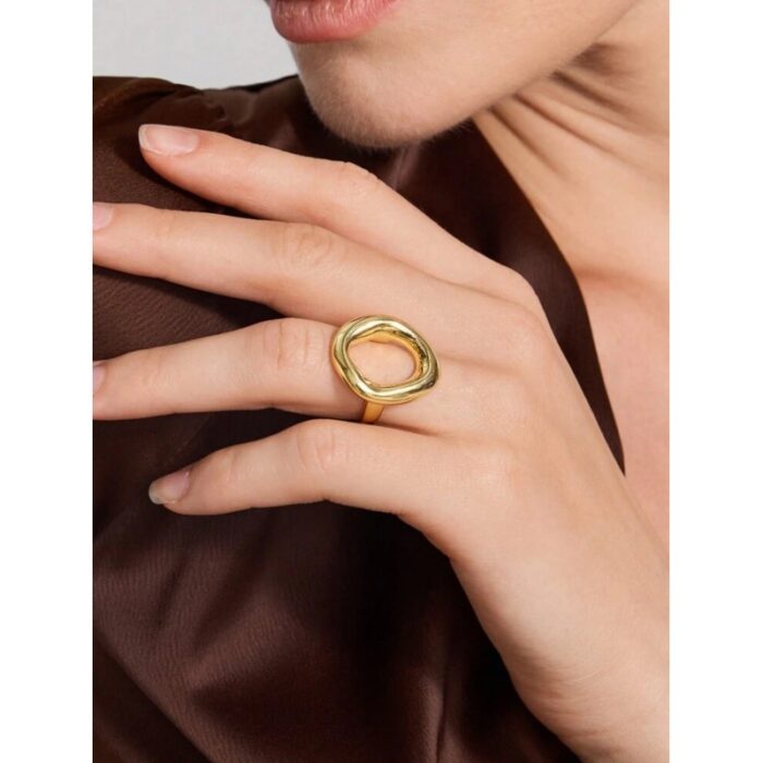 ⁦طقم بروش مع خاتم لون ذهبي⁩ - الصورة ⁦2⁩