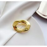 بروش لون ذهبي