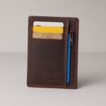 ⁦محفظة جلد رجالية لون بني محروق 8.5 *12.5 سم⁩ - الصورة ⁦5⁩