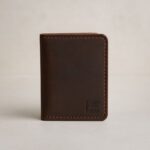 ⁦محفظة جلد رجالية لون بني محروق 8.5 *12.5 سم⁩ - الصورة ⁦4⁩