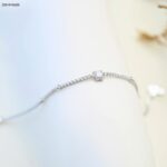 سوار مع زركون أبيض لون فضي