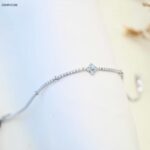 سوار بتصميم وردة زركون أبيض و أزرق لون فضي