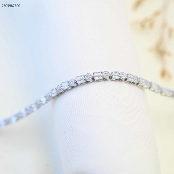 103385012_685ecc220899a سوار زركون مربعات لون فضي - الصورة 1