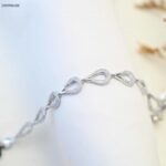 سوار بتصميم دمعة مع زركون أبيض لون فضي