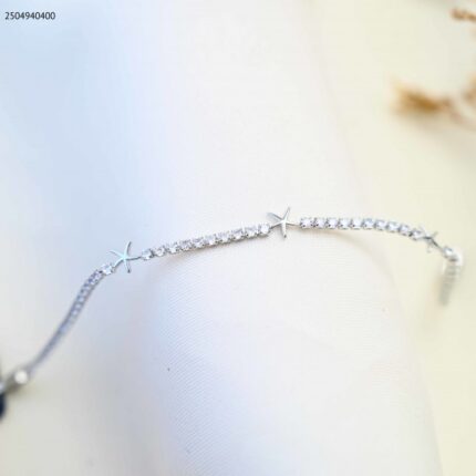 سوار بتصميم زركون أبيض مع نجوم لون فضي