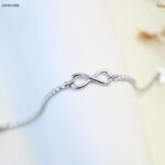 سوار بتصميم انفينيتي لون فضي