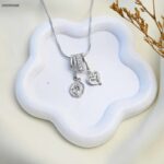 سلسال بتصميم قلب ووردة لون فضي