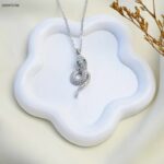 سلسال بتصميم أفعى لون فضي