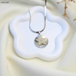 سلسال بتصميم دائرة بداخلها نجمة (اللون: فضي و ذهبي)